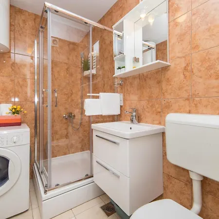 Orange Oasis Makarska