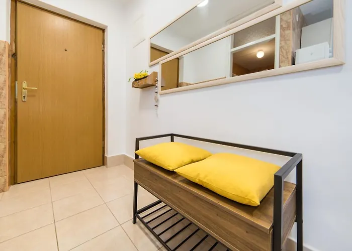 Orange Oasis Μακάρσκα