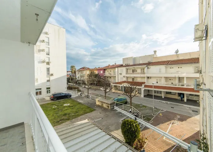 Orange Oasis * Μακάρσκα