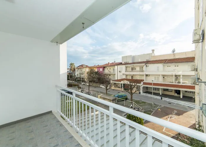 Orange Oasis Apartment *