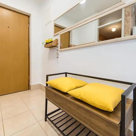 Orange Oasis Makarska